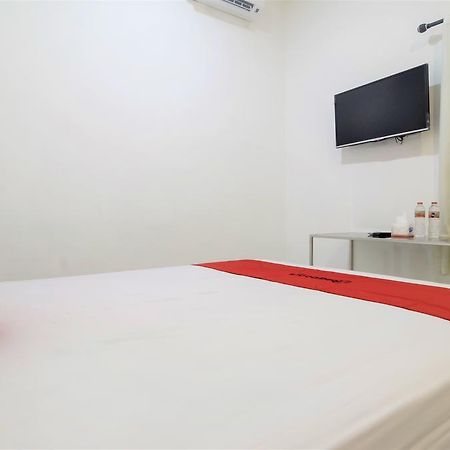 Reddoorz Near Poncol Station Hotell Semarang Exteriör bild