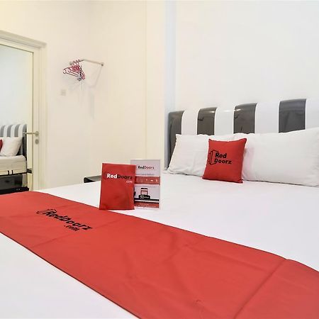 Reddoorz Near Poncol Station Hotell Semarang Exteriör bild