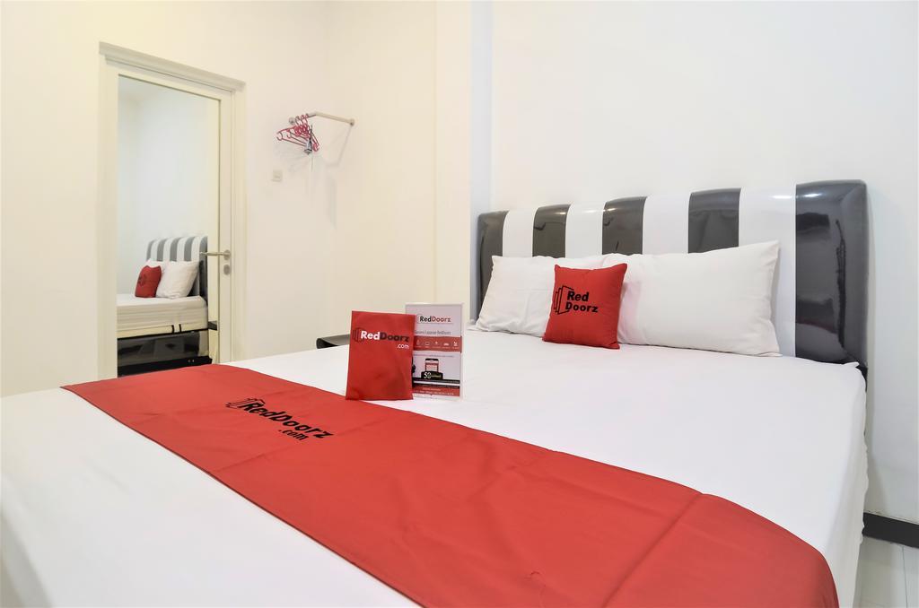 Reddoorz Near Poncol Station Hotell Semarang Exteriör bild