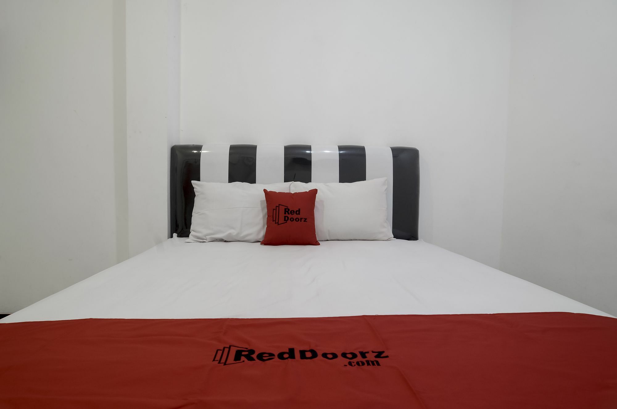Reddoorz Near Poncol Station Hotell Semarang Exteriör bild