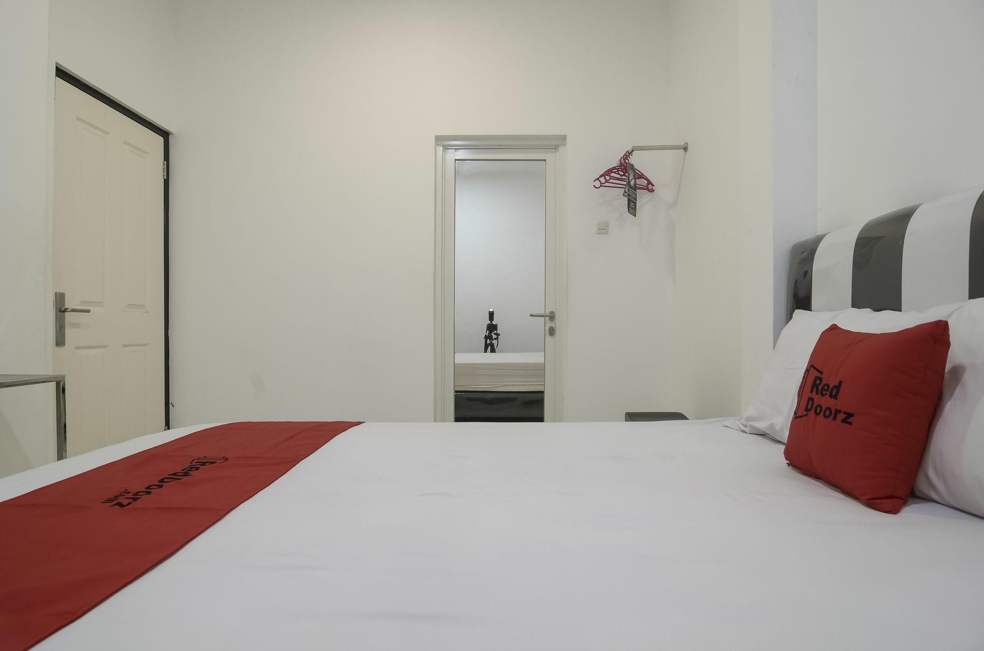 Reddoorz Near Poncol Station Hotell Semarang Exteriör bild