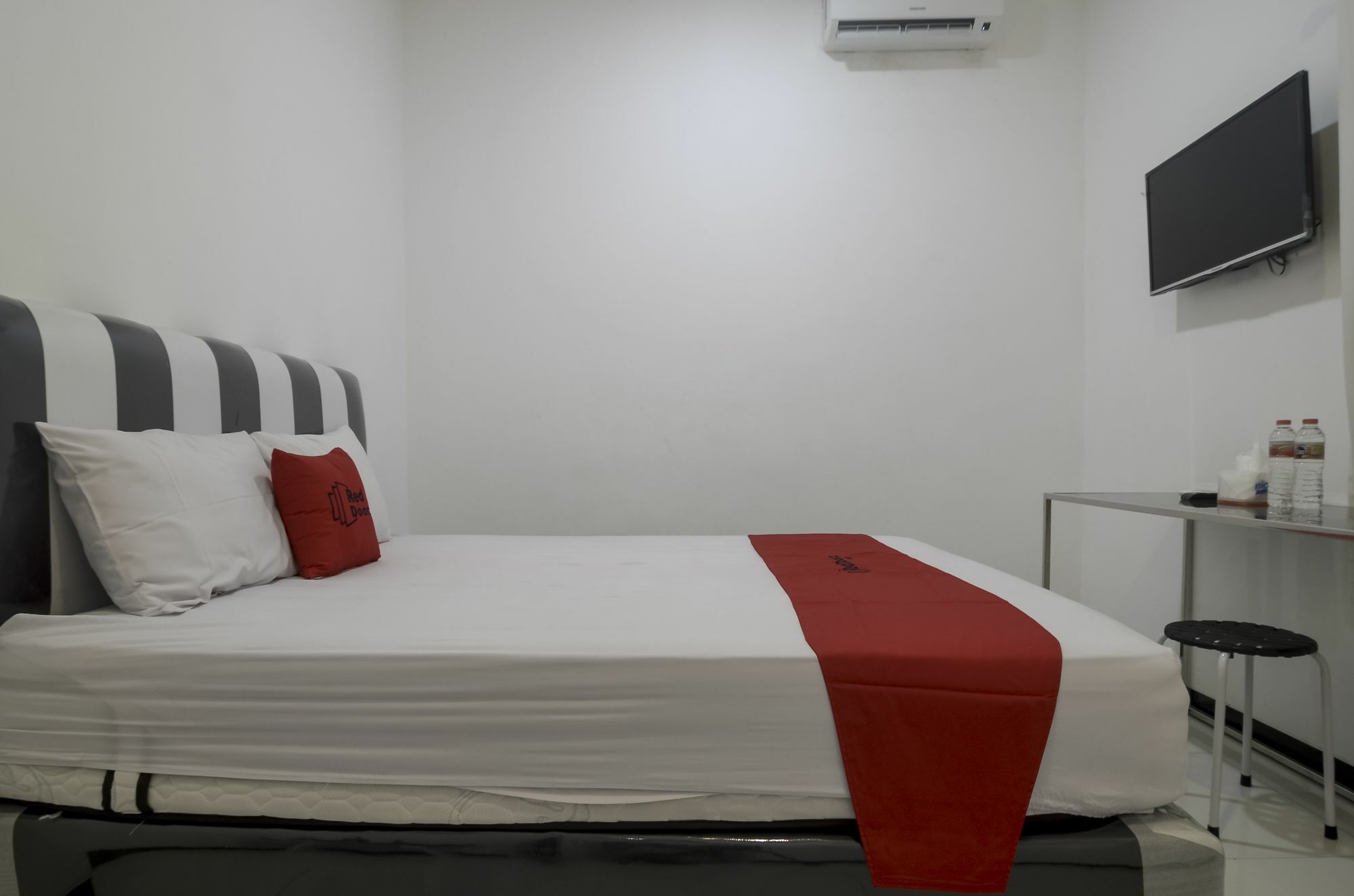 Reddoorz Near Poncol Station Hotell Semarang Exteriör bild